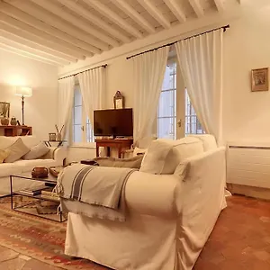 https://nouveau-le-limas-quartier-historique-au-coeur-davignon.aixenprovencehotels.org