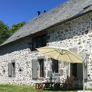 Couette-café La Grange De L’abille Marchastel (Cantal)